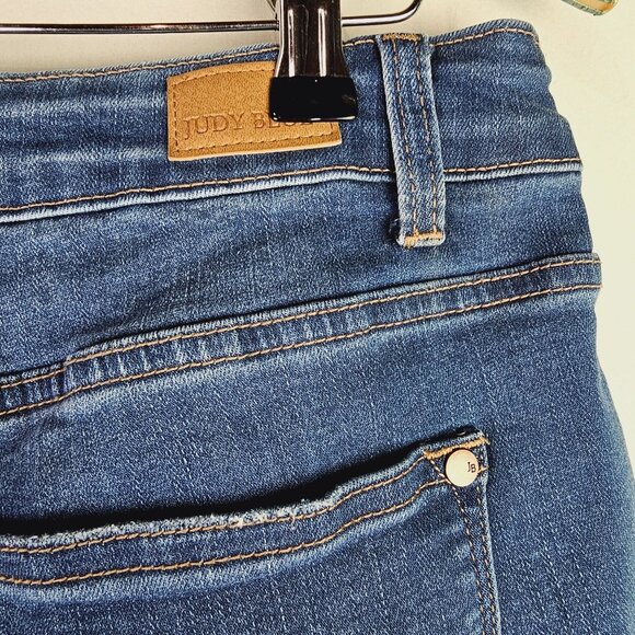 Judy Blue Mid Rise Cuffed Hem Med Wash Denim Shorts JB150038, Plus Size, 2XL - Picture 7 of 8